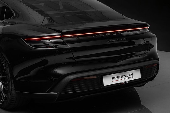Porsche Taycan 9 of 30