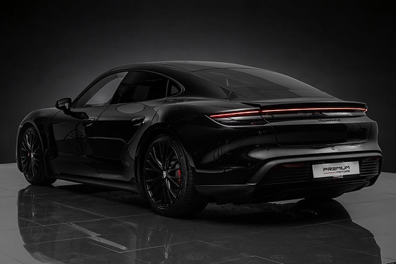 Porsche Taycan 7 of 30