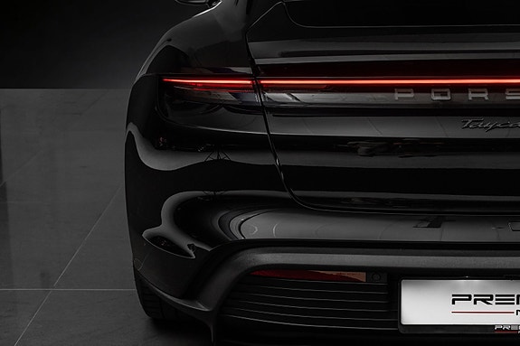 Porsche Taycan 11 of 30