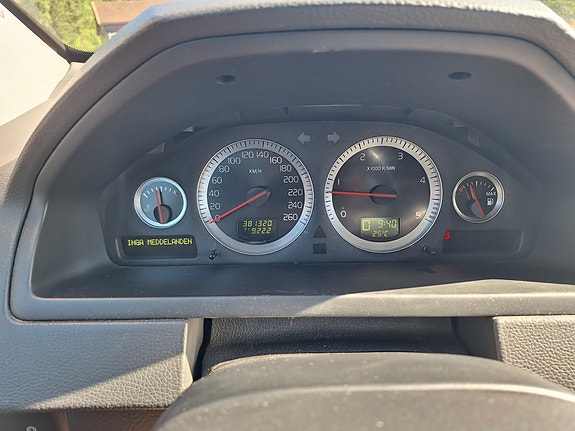 Volvo XC90 10 of 19