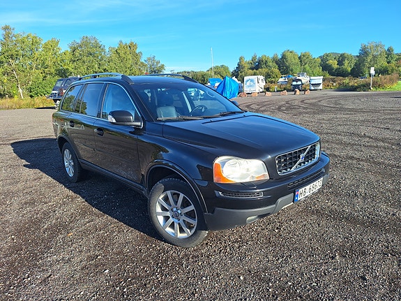 Volvo XC90 2 of 19