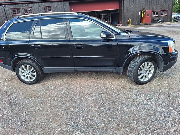 Volvo XC90 2 of 5