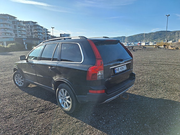 Volvo XC90 3 of 19