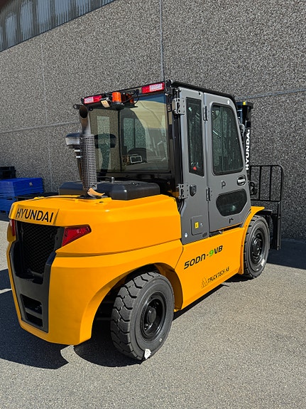 Hyundai 5T Diesel Truck 11 of 15