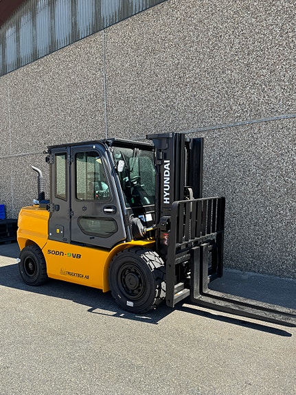 Hyundai 5T Diesel Truck 8 of 15
