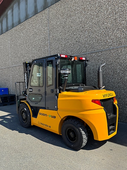 Hyundai 5T Diesel Truck 3 of 15
