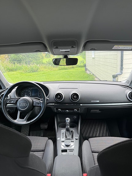 Audi e-tron 3 of 5