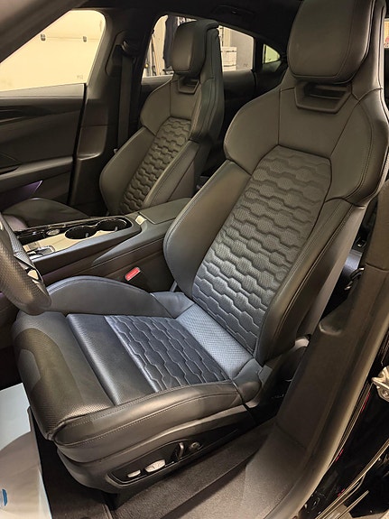 Audi e-tron GT 9 of 30
