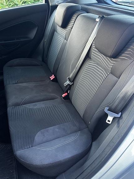 Ford Fiesta 14 of 15