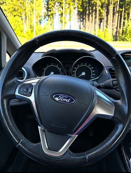 Ford Fiesta 10 of 15