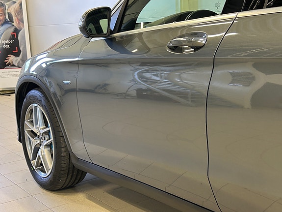 Mercedes-Benz GLC350 e 16 of 30