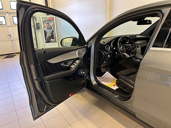 Mercedes-Benz GLC350 e 22 of 30
