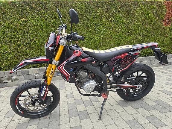 Rieju Marathon 125 Pro SM 8 of 13