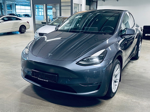 Tesla Model Y 3 of 5