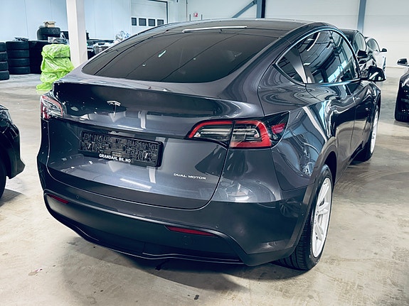 Tesla Model Y 5 of 5