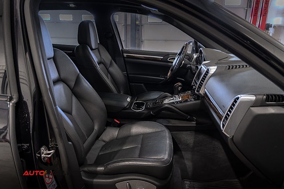 Porsche Cayenne 21 of 30
