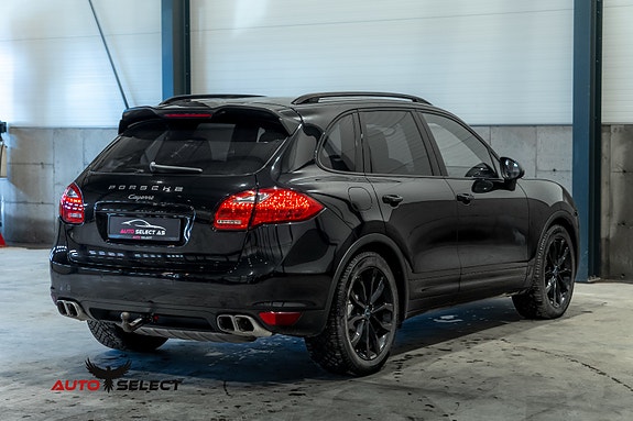 Porsche Cayenne 15 of 30