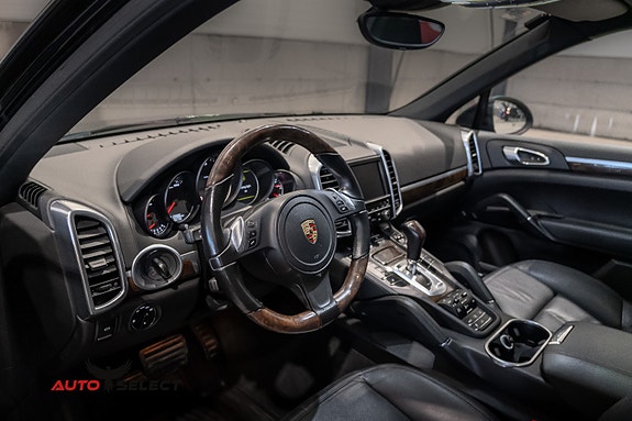 Porsche Cayenne 30 of 30