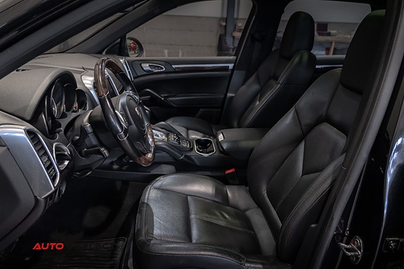 Porsche Cayenne 29 of 30
