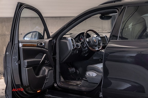 Porsche Cayenne 26 of 30