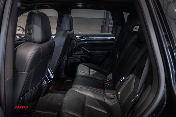 Porsche Cayenne 23 of 30