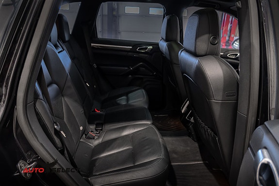 Porsche Cayenne 18 of 30