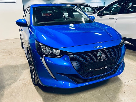 Peugeot 208 2 of 5