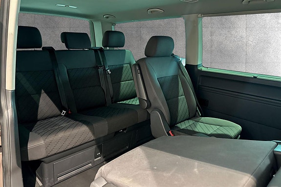 Volkswagen Multivan 13 of 15