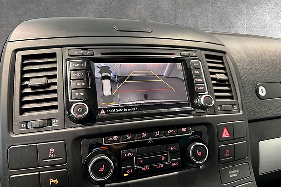Volkswagen Multivan 9 of 15