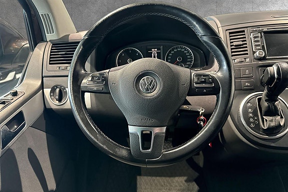 Volkswagen Multivan 8 of 15
