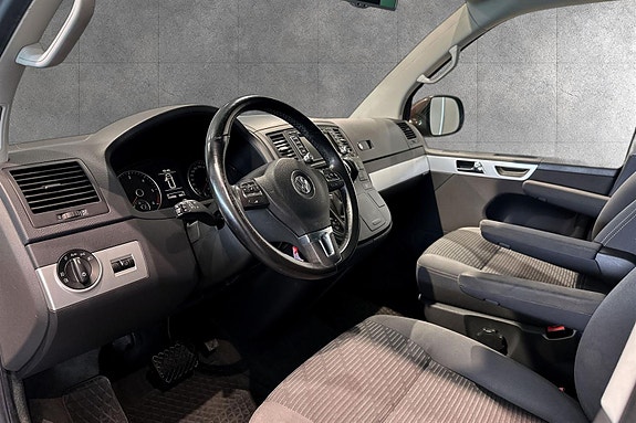 Volkswagen Multivan 7 of 15