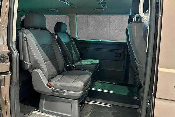 Volkswagen Multivan 11 of 15