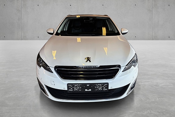 Peugeot 308 2 of 10