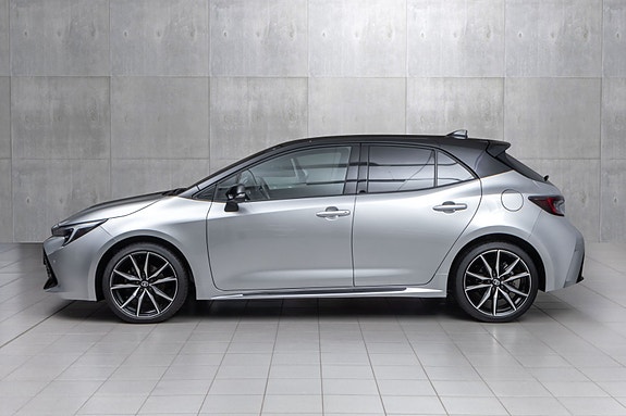 Toyota Corolla 2 of 18