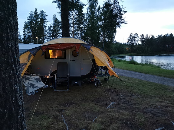 Tabbert T@B 320 W21 – Velholdt, lett campingvogn med fortelt og sykkelstativfeste. 9 of 21