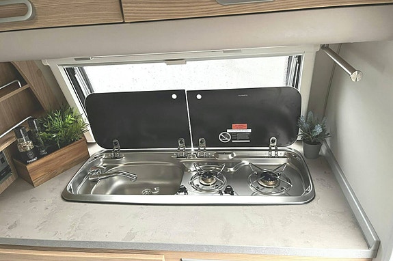 Tabbert T@B 320 W21 – Velholdt, lett campingvogn med fortelt og sykkelstativfeste. 12 of 21