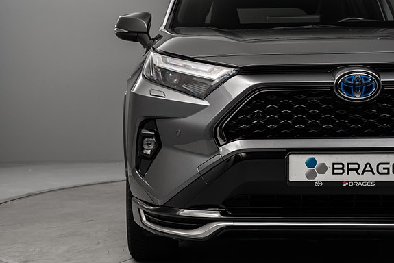 Toyota RAV4 9 of 30