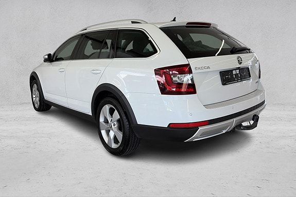 Skoda Octavia Scout 4 of 5