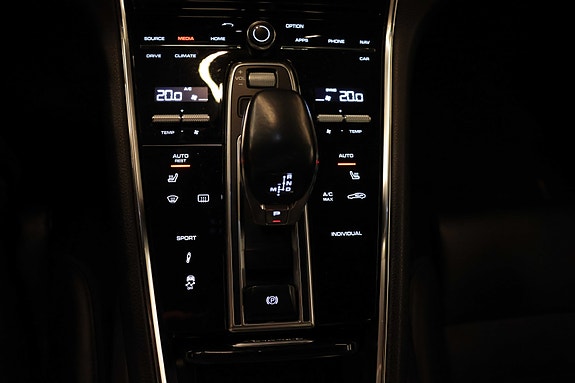 Porsche Panamera 28 of 30
