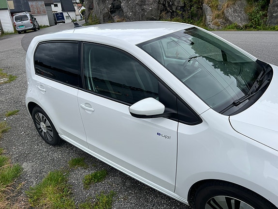 Volkswagen e-Up! 3 of 5
