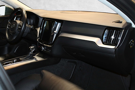 Volvo V60 Cross Country 24 of 30