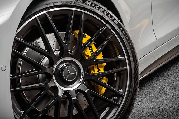 Mercedes-Benz SL63 20 of 30