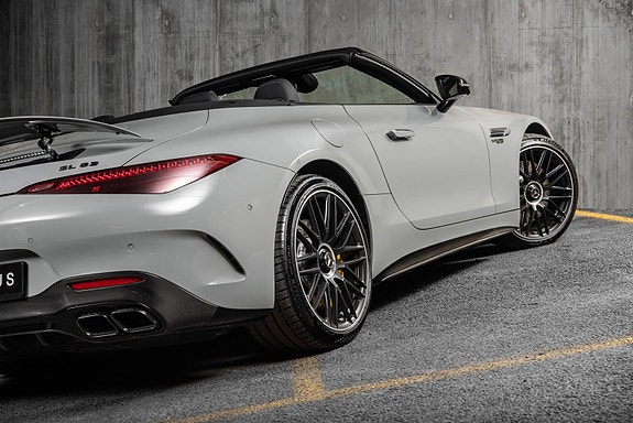 Mercedes-Benz SL63 16 of 30