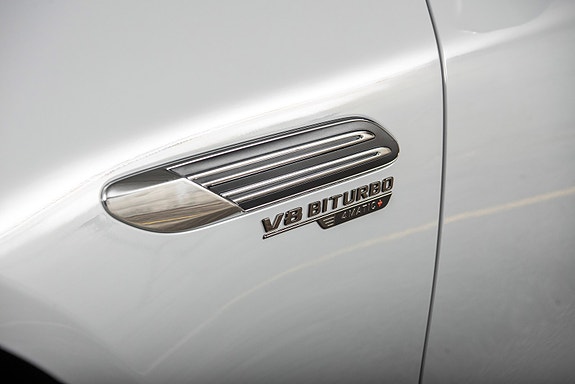 Mercedes-Benz SL63 17 of 30