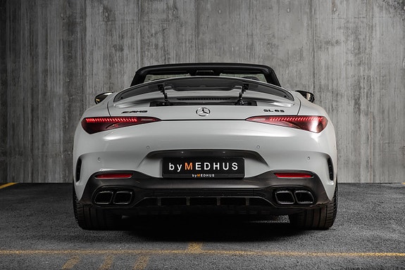 Mercedes-Benz SL63 8 of 30