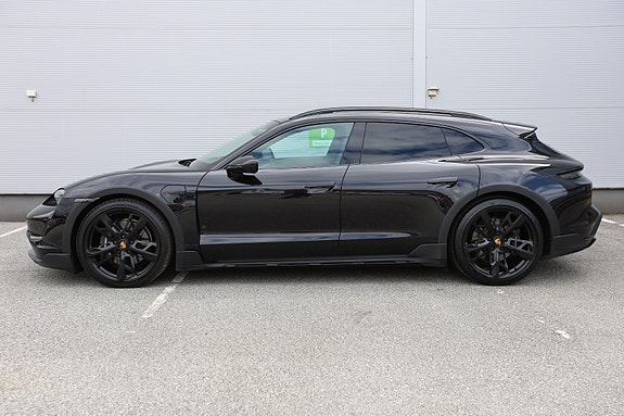 Porsche Taycan Cross Turismo 3 of 5