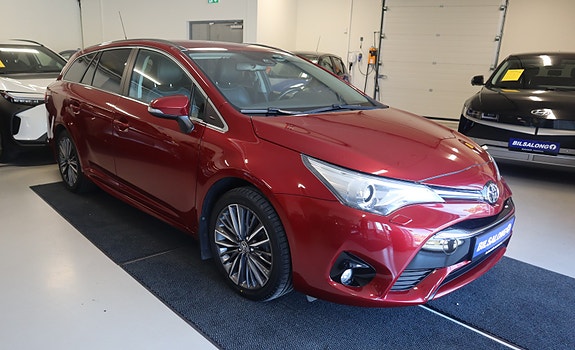 Toyota Avensis 2 of 5