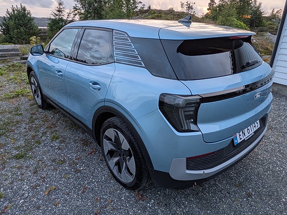 Ford Explorer 3 of 5