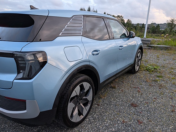 Ford Explorer 2 of 5