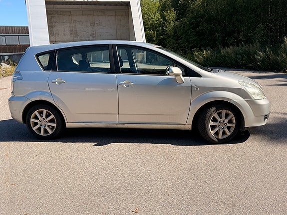 Toyota Corolla Verso 5 of 5